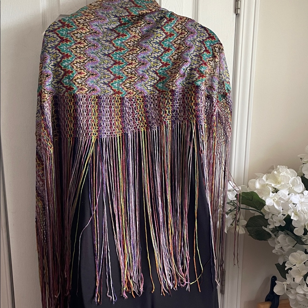 Stunning Piano Shawl!!! Wow. ☺️ Fringe and Colour and Fringe Oh My! Large Square - Picture 2 of 16